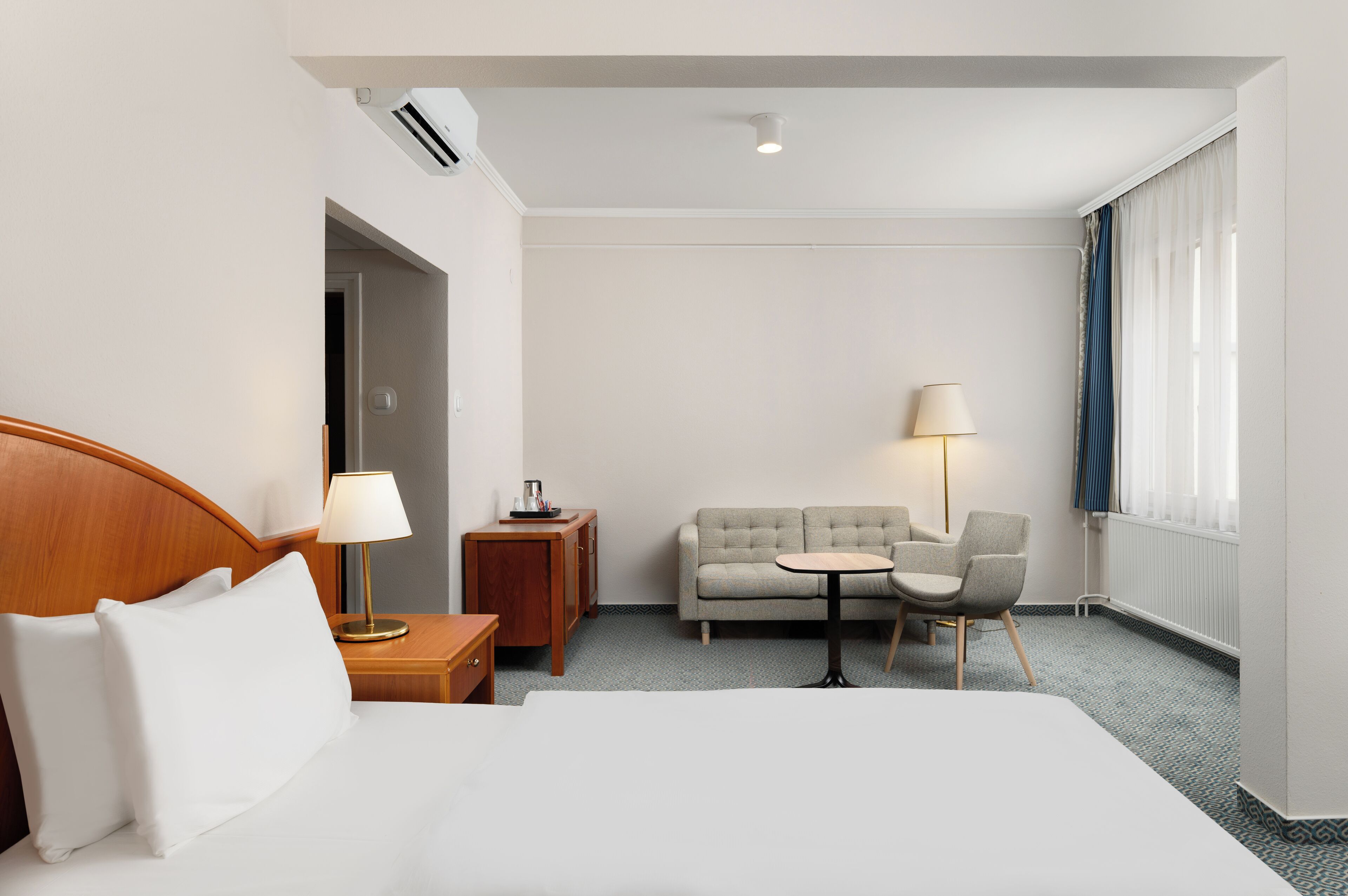 Junior Suite | Desk, blackout drapes, free WiFi, bed sheets