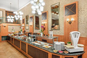 Café da manhã com buffet todos os dias (EUR 12 por pessoa) 