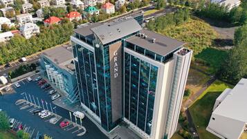 Estacionamiento (ISK 4400 por día)