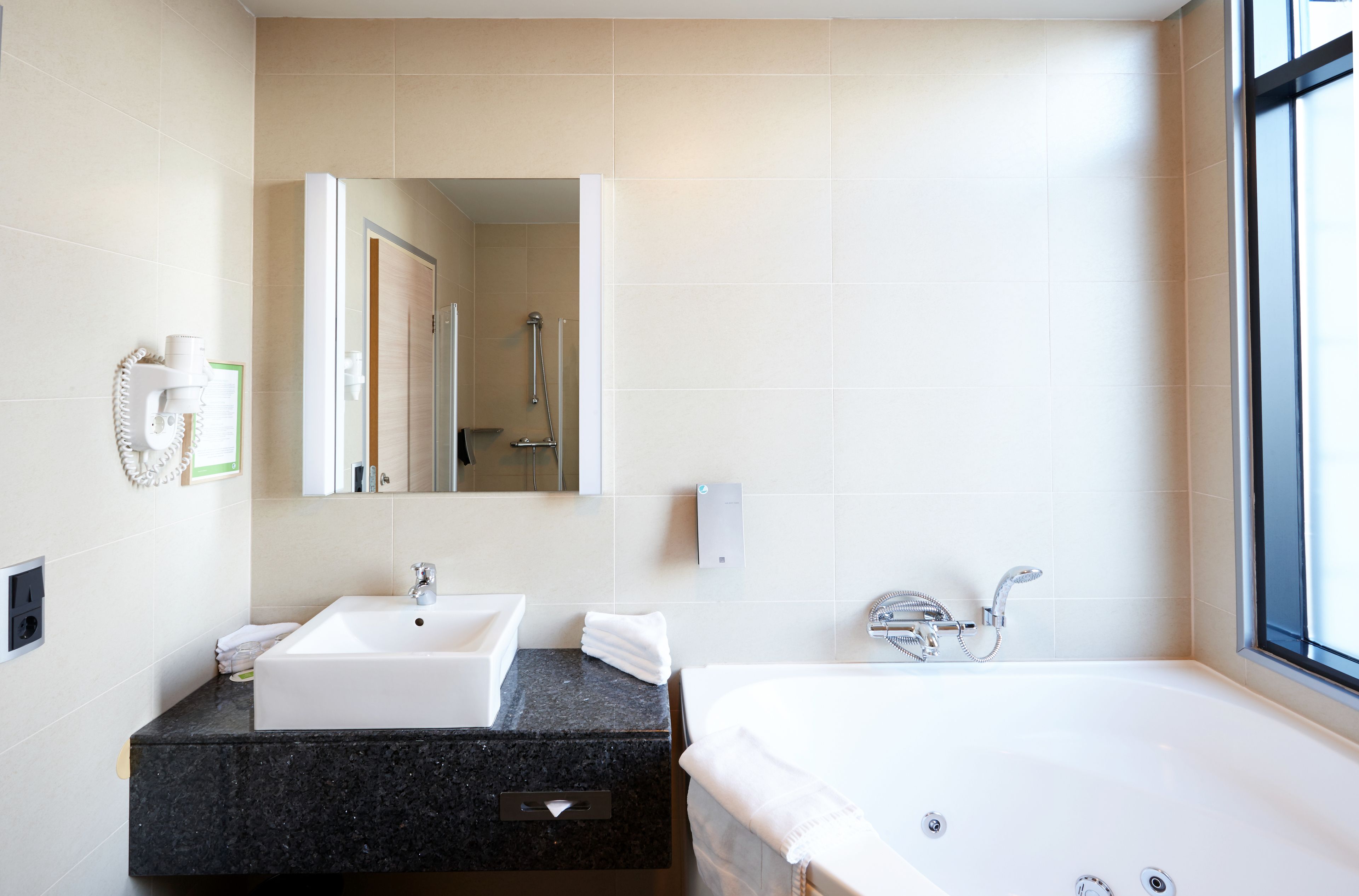 junior suite | bathroom | hair dryer, towels