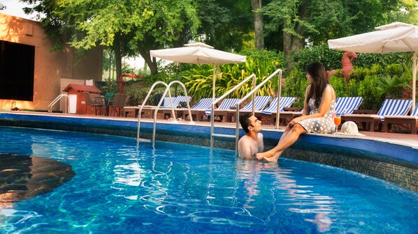 Outdoor pool, sun loungers