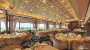 3 restaurants, breakfast served