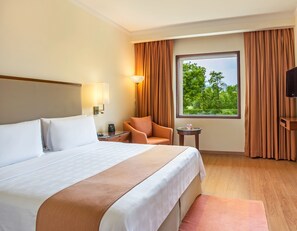 Suite | Minibar, in-room safe, desk, cots/infant beds - Trident, Agra (Agra)
