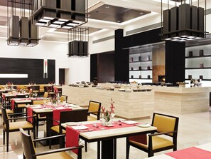 Breakfast, lunch and dinner served - Trident, Agra (Agra)