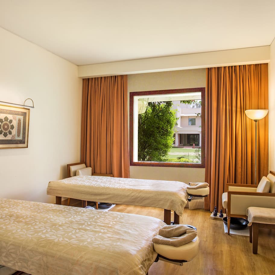 Couples treatment rooms, steam room, body treatments