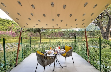 Premier Room, Patio, Garden View | Minibar, in-room safe, desk, cribs/infant beds