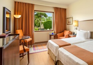 Minibar, in-room safe, desk, cots/infant beds - Trident, Agra (Agra)