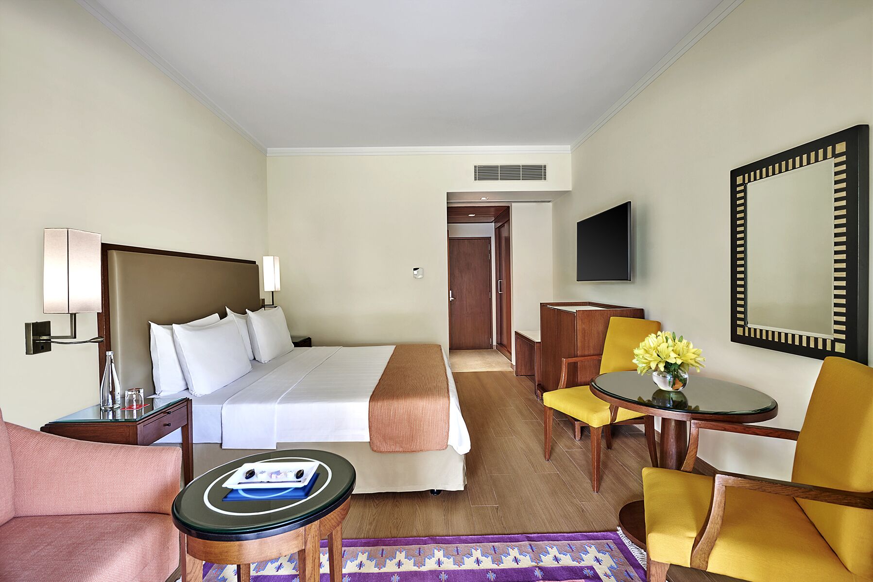 premier room, patio, garden view | minibar, in-room safe, desk, cots/infant beds