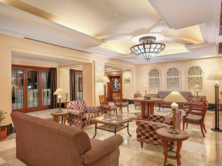 Área de estar no saguão