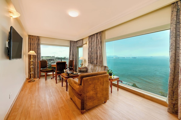 Suite, 1 King Bed, Sea View | Premium bedding, minibar, in-room safe, desk