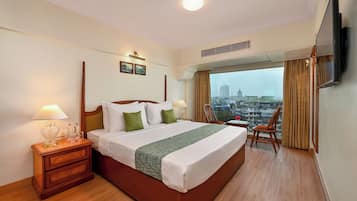 Suite, 1 King-Bett, Meerblick | Hochwertige Bettwaren, Minibar, Zimmersafe, Schreibtisch