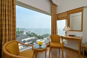 Premium bedding, minibar, in-room safe, desk