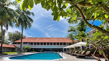Outdoor pool, pool umbrellas