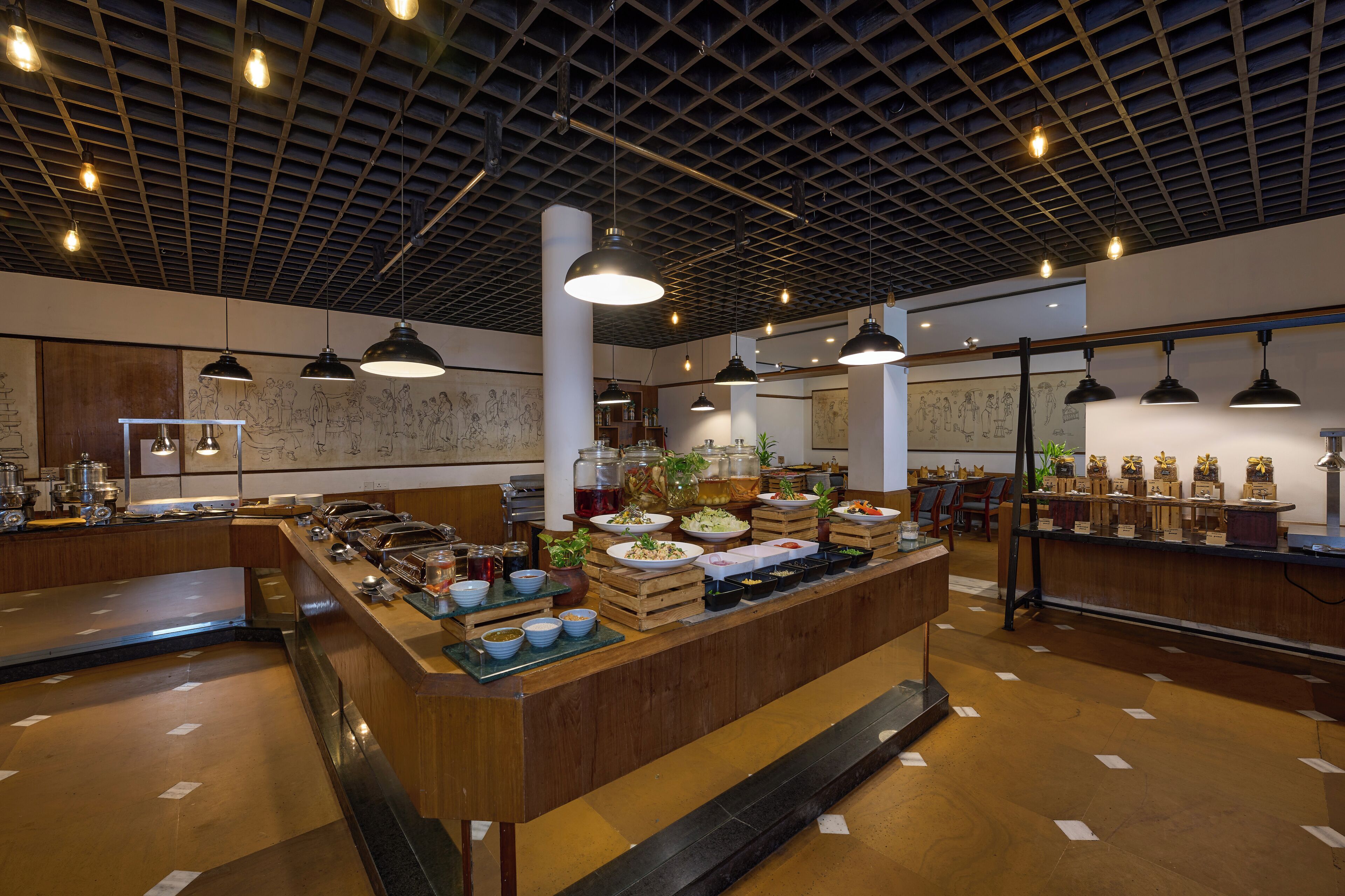 2 restaurants, breakfast, lunch, dinner served; seafood 