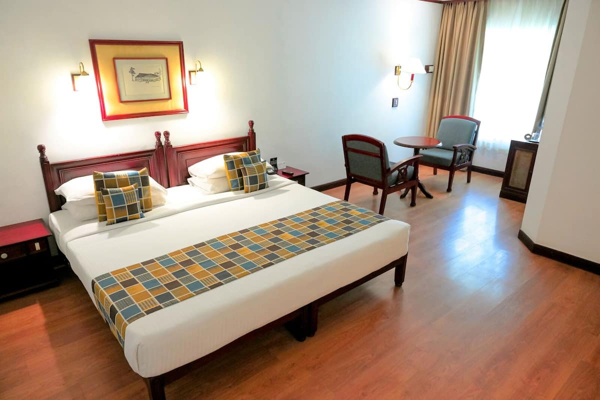 Premium bedding, minibar, in-room safe, desk