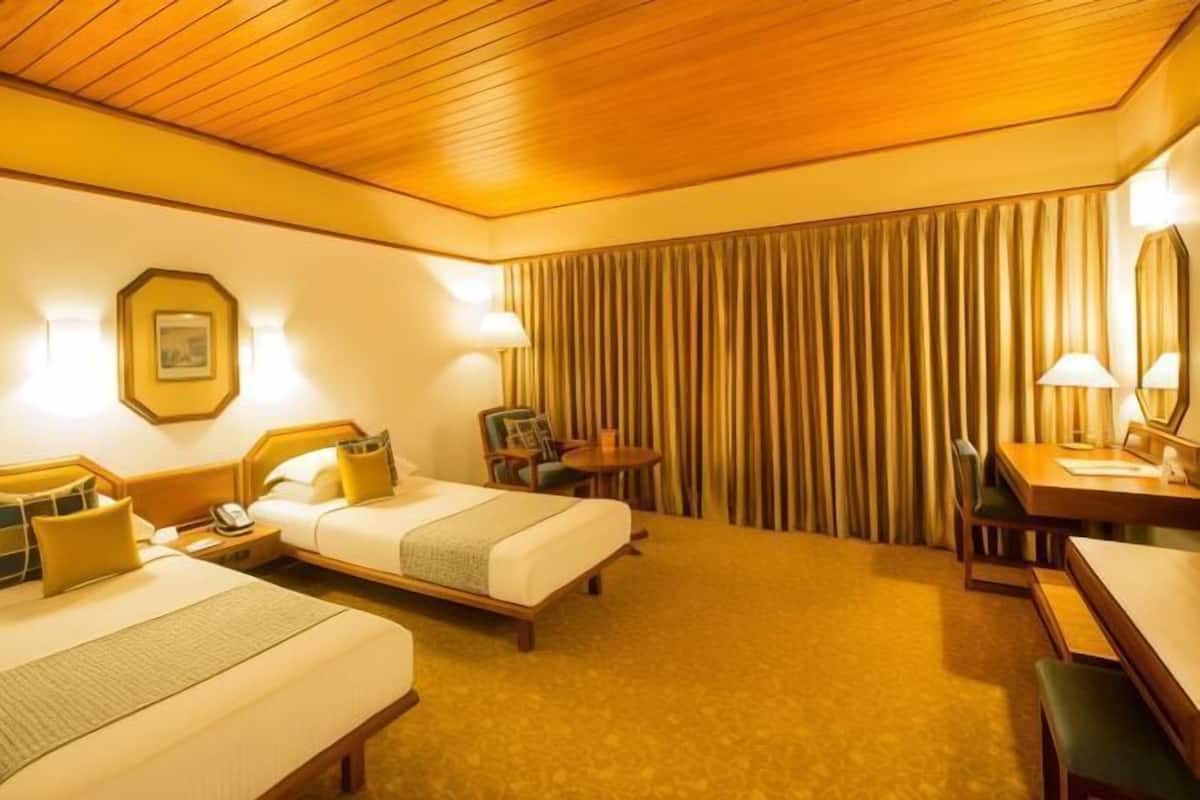 Hochwertige Bettwaren, Minibar, Zimmersafe, Schreibtisch