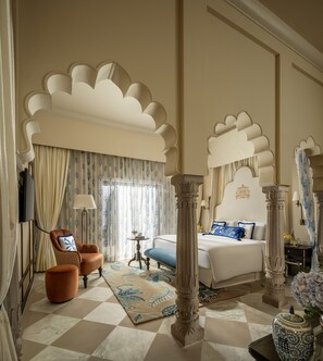 Palace Room, Room | Peralatan tempat tidur premium, bar mini, peti besi dalam bilik