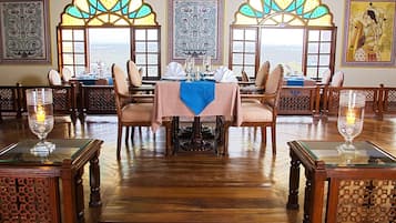 Aperto a pranzo e cena, cucina panasiatica