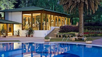 Private pool