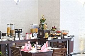 Tägliches Frühstücksbuffet (600 INR pro Person)