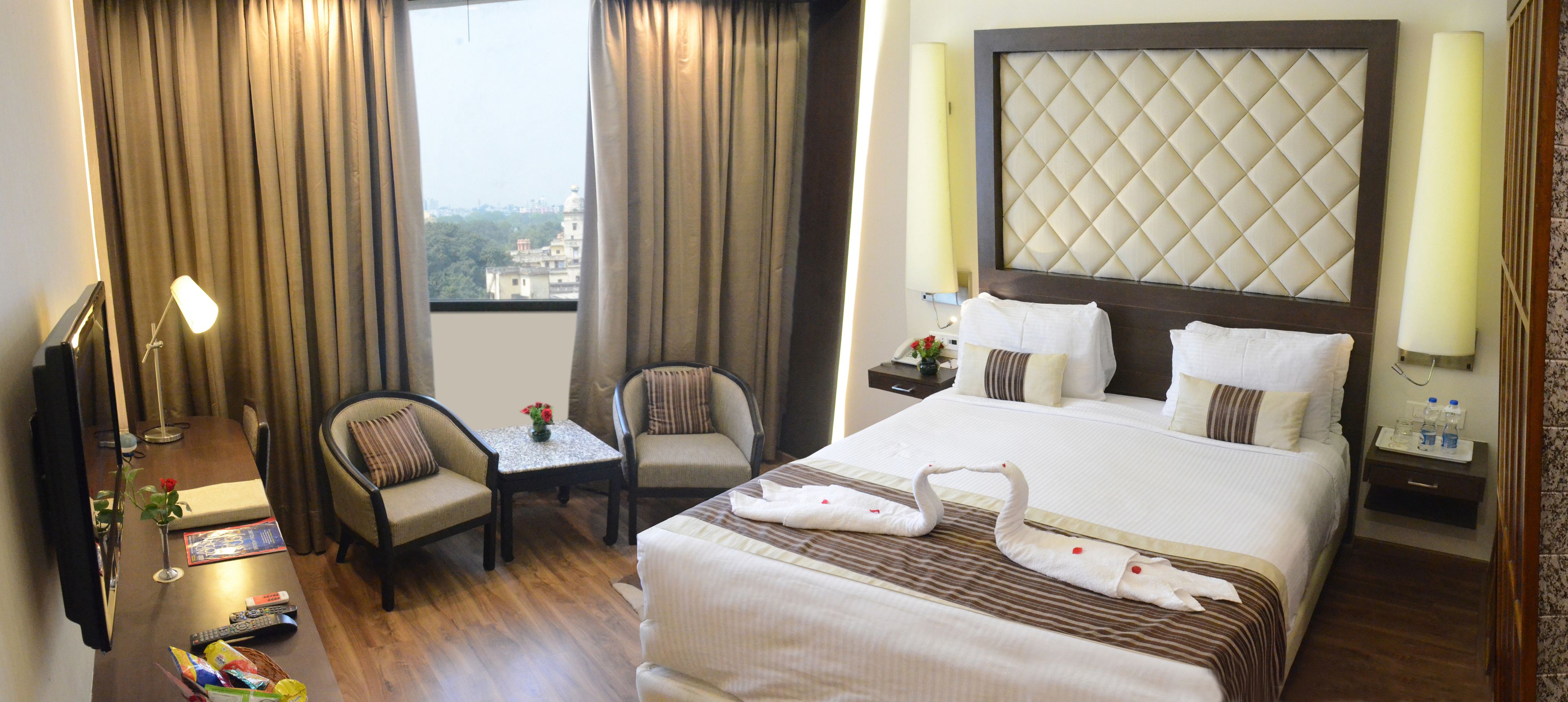 Quarto | Frigobar, cofres nos quartos, escrivaninha, Wi-Fi de cortesia