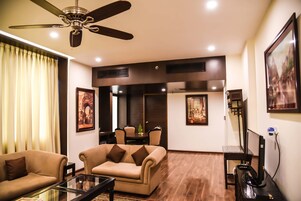 Minibar, caja de seguridad en la habitación, escritorio y wifi gratis