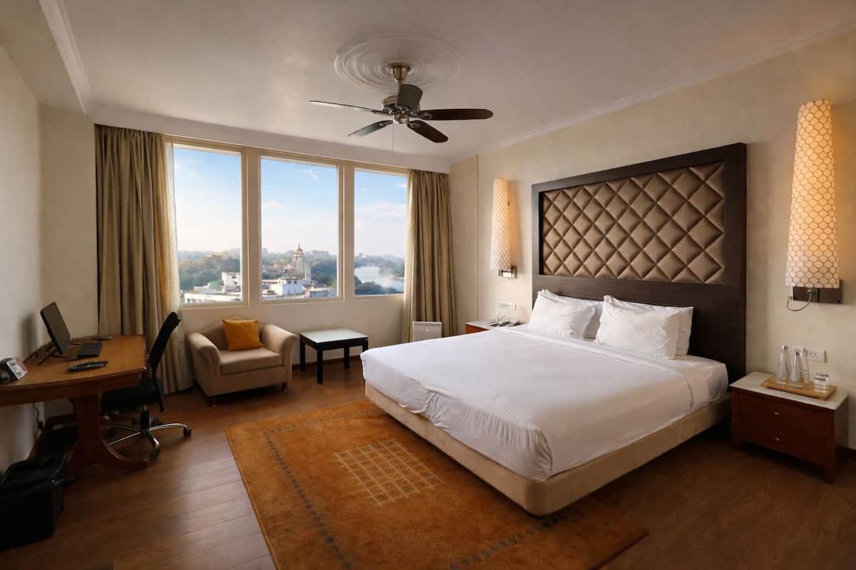 Suíte (SeleQtions) | Frigobar, cofres nos quartos, escrivaninha, Wi-Fi de cortesia