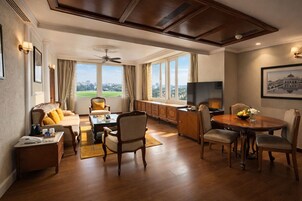 Suite (SeleQtions) | Living area | LED TV, pay movies