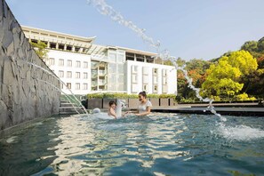 Outdoor pool, sun loungers