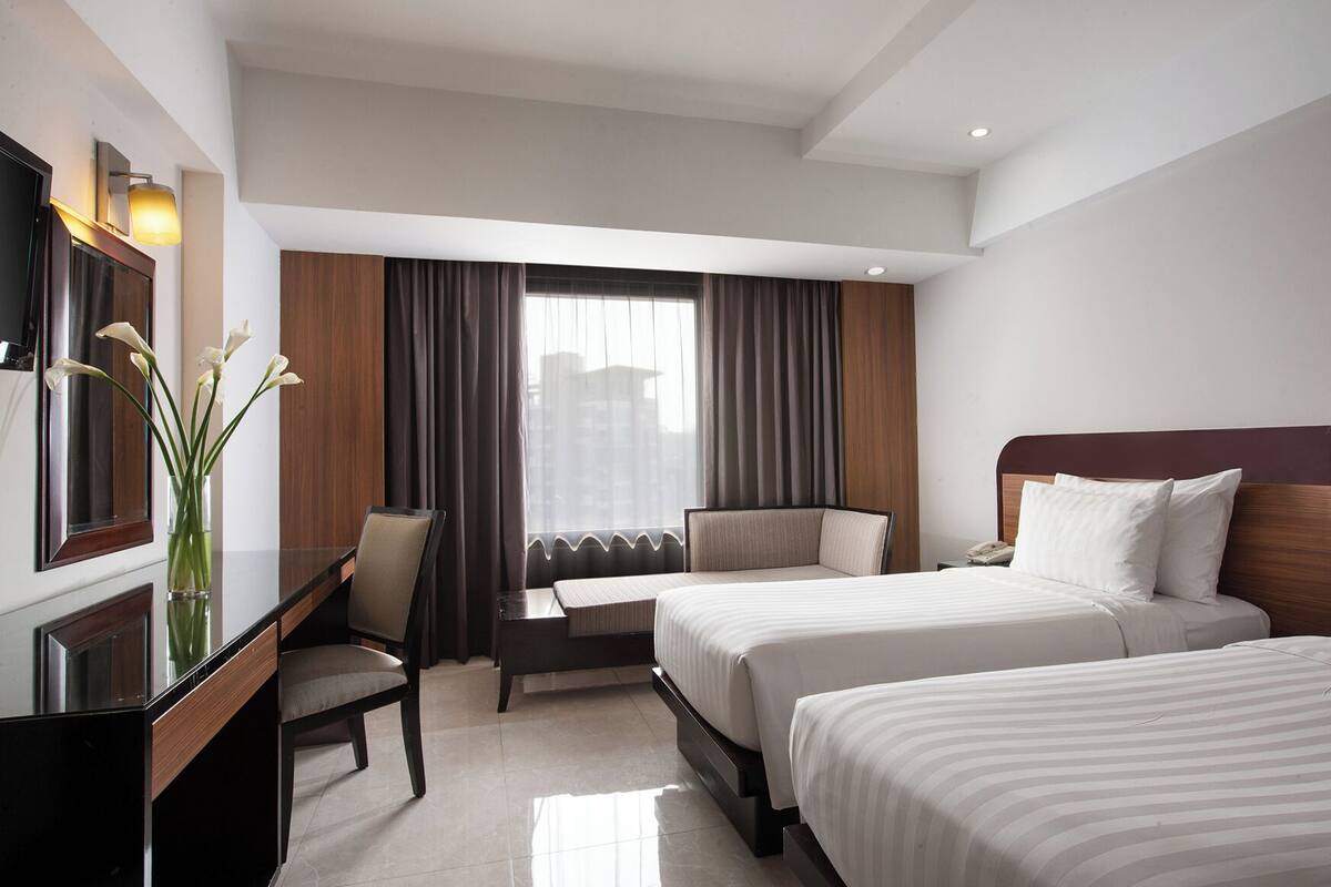 Minibar, in-room safe, desk, iron/ironing board (on request)