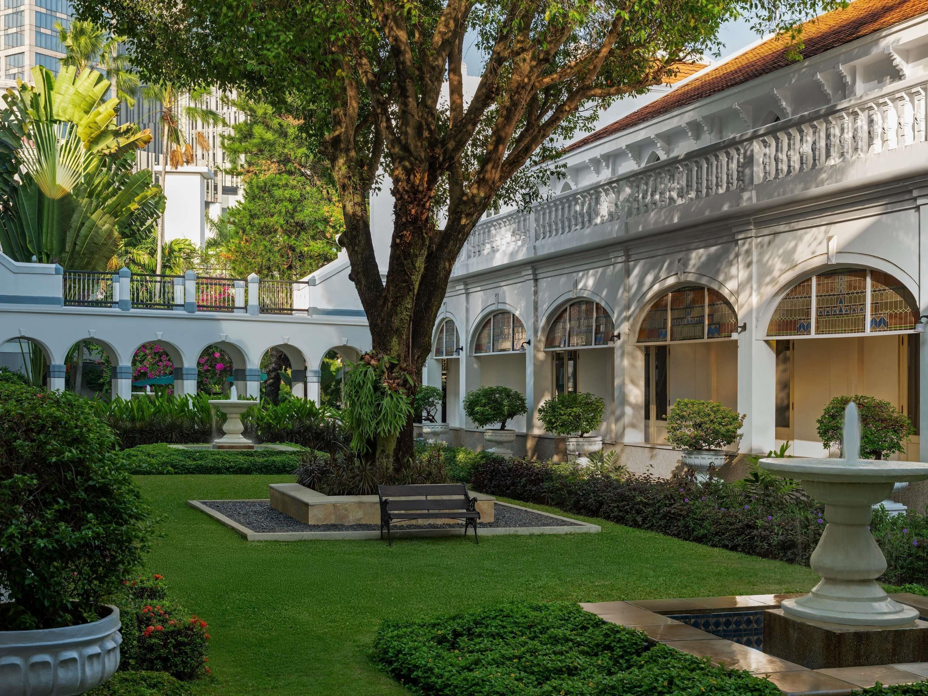 Minibar, Zimmersafe, Schreibtisch, laptopgeeigneter Arbeitsplatz