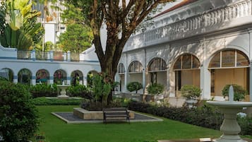 Minibar, Zimmersafe, Schreibtisch, laptopgeeigneter Arbeitsplatz