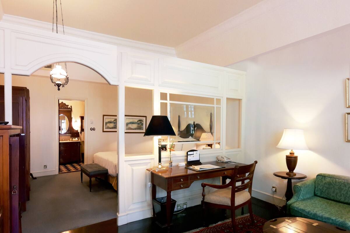 42-inch lcd tv with cable channels, tv