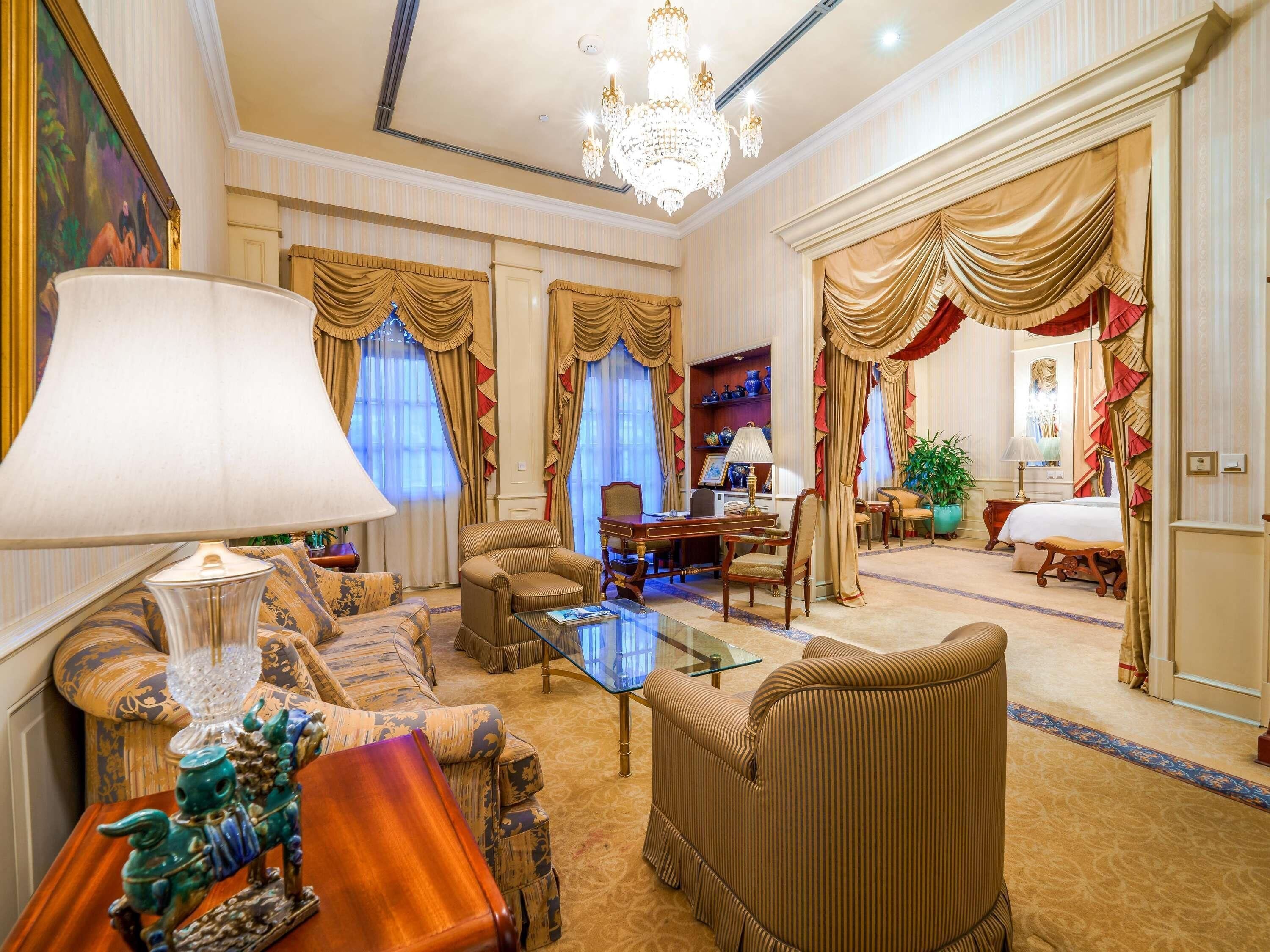 Presidential Suite, 1 King Bed | Minibar, in-room safe, desk, laptop workspace