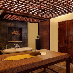 Couples treatment rooms, sauna, hot tub, steam room, body treatments