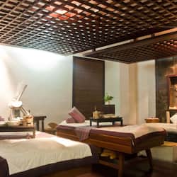 Couples treatment rooms, sauna, hot tub, steam room, body treatments