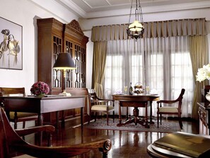 1 phòng ngủ, minibar, két bảo mật tại phòng, bàn 