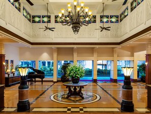 2 bars/lounges, pub - Hotel Majapahit Surabaya - MGallery (Surabaya)