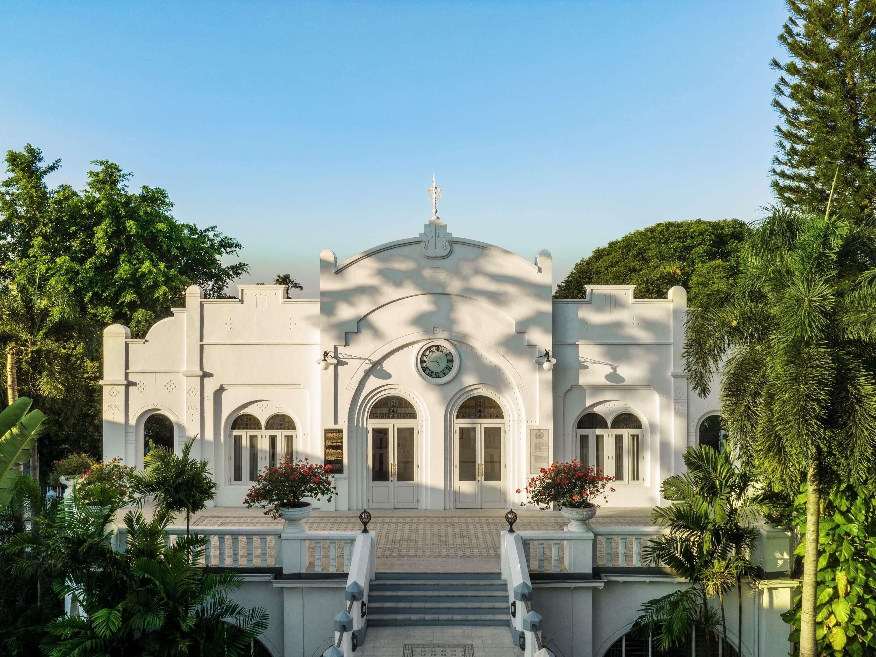 المنشأة من الخارج