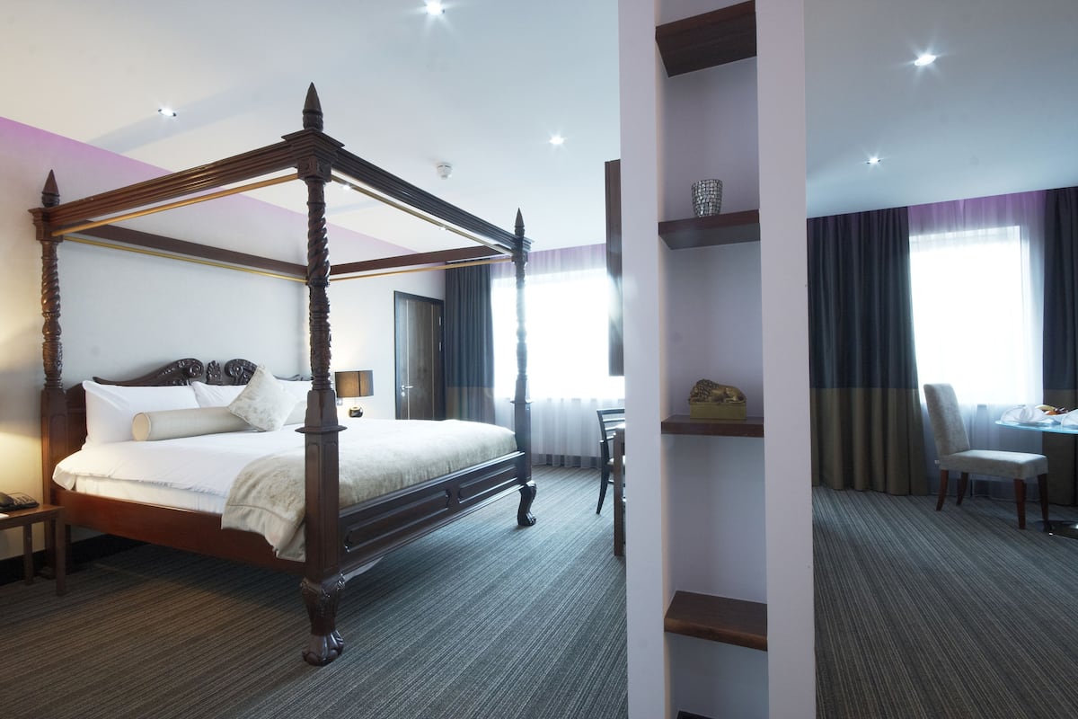 junior suite | in-room safe, desk, soundproofing, free wifi