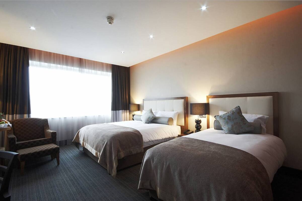 deluxe double room | in-room safe, desk, soundproofing, free wifi