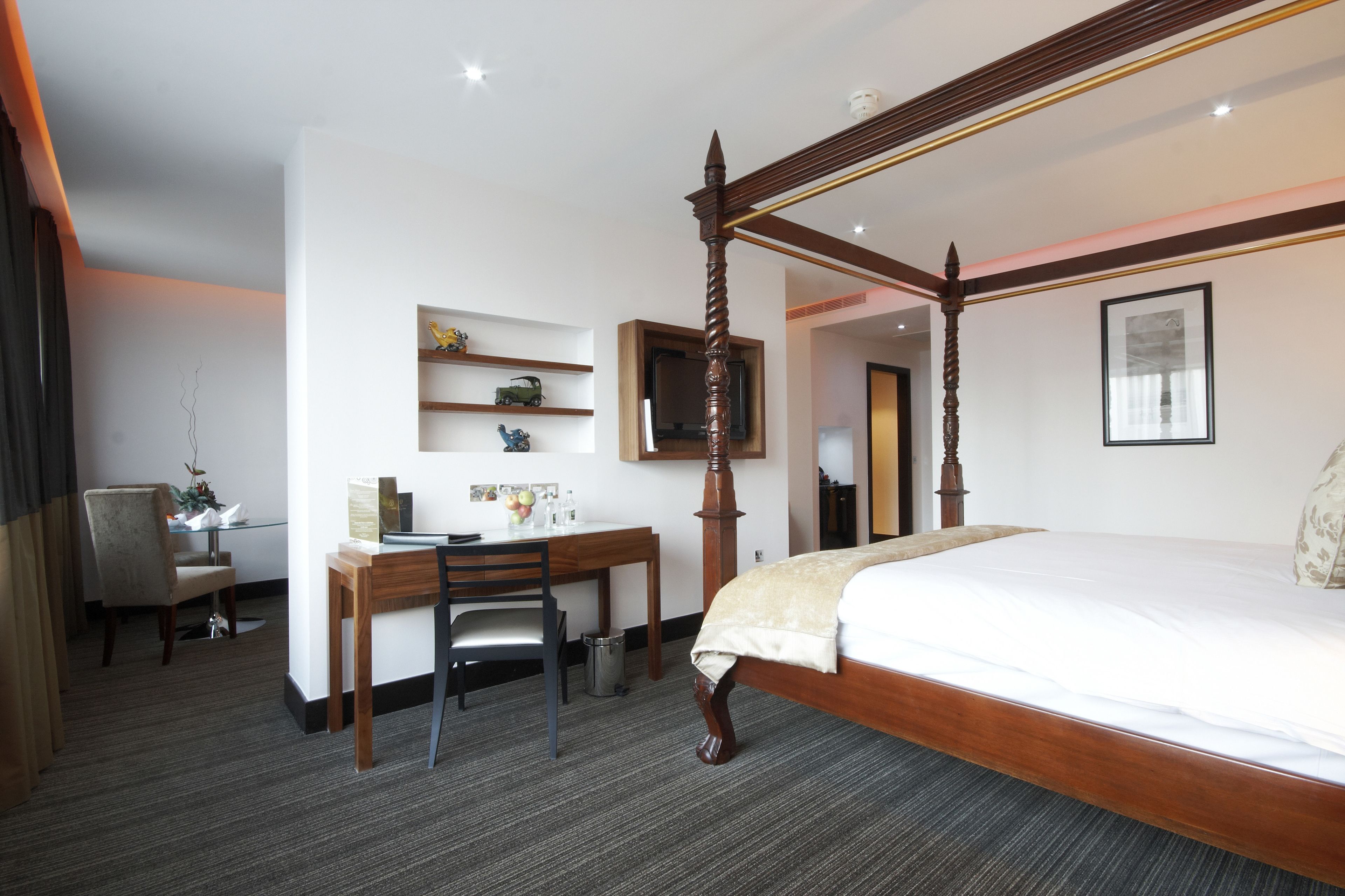 junior suite | bathroom | combined shower/bathtub, hair dryer, towels