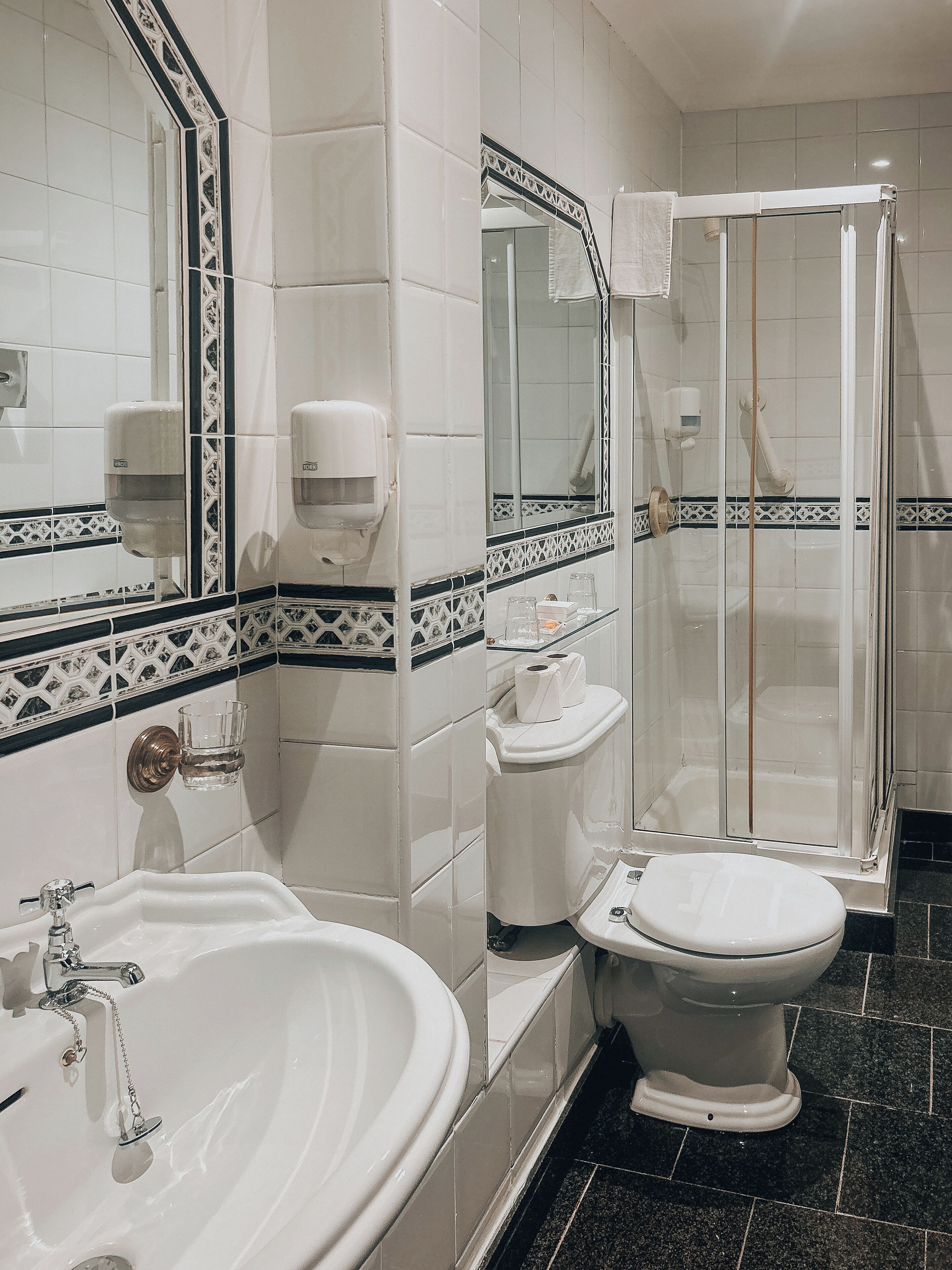 Photo - Russell Court Hotel
