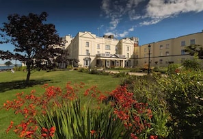 Exterior - Grand Hotel (Malahide)