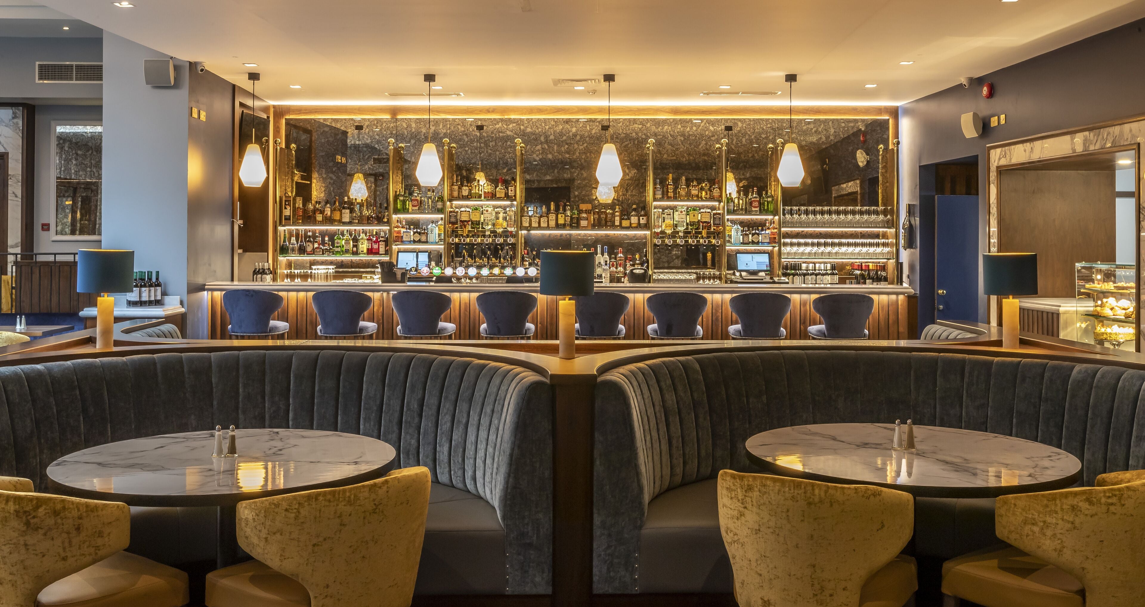 serves lunch and dinner