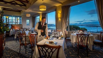 Petit déjeuner, déjeuner et dîner servis sur place