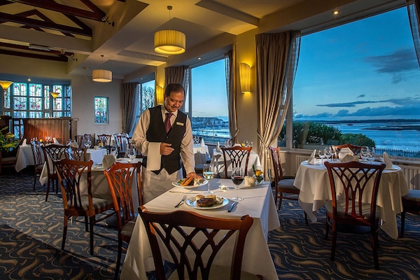 Petit déjeuner, déjeuner et dîner servis sur place