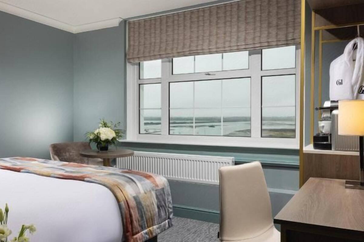 Hypo-allergenic bedding available, in-room safe, desk, laptop workspace