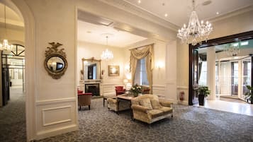 Sala de estar en el lobby