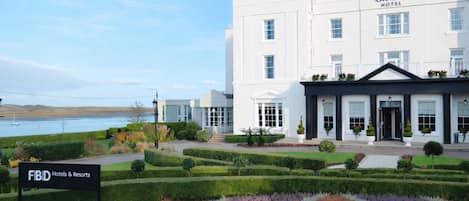 Fachada de la propiedad